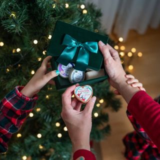 Dárky pro celou rodinu ti zajistí Medarek 🎄🎁 ✅ bio kosmetiku pro mámu ✅ růstový šampuk tátovi na vlasy ✅ knihy či kopečky...